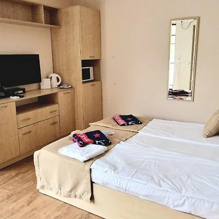 Studio With Balcony, 10m Away From See, In 4 Star Resort, Apartment Sveti Vlas
