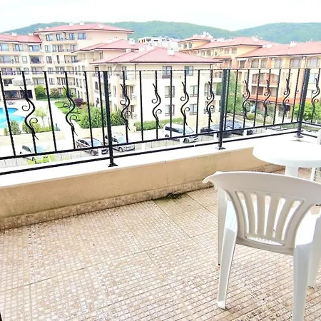 Studio With Balcony, 10m Away From See, In 4 Star Resort, Apartment Sveti Vlas